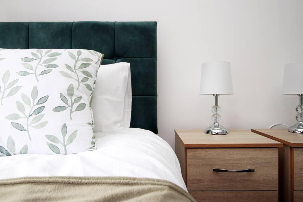 Holiday House For 7 Guests, Free Wi-Fi & Self Check-In Explore Newport Villa Ngoại thất bức ảnh
