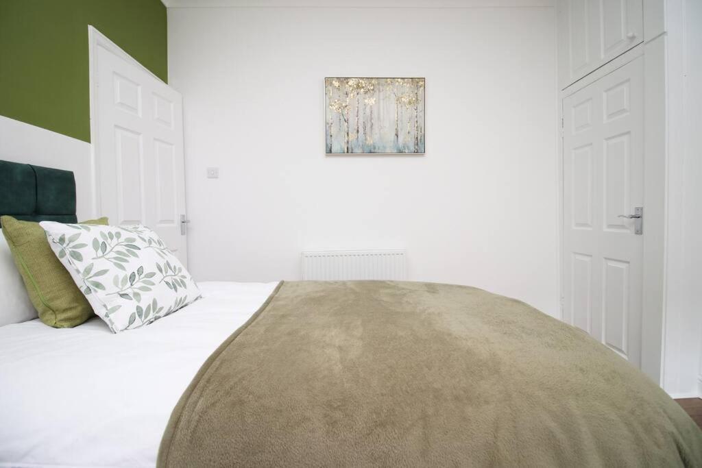 Holiday House For 7 Guests, Free Wi-Fi & Self Check-In Explore Newport Villa Ngoại thất bức ảnh