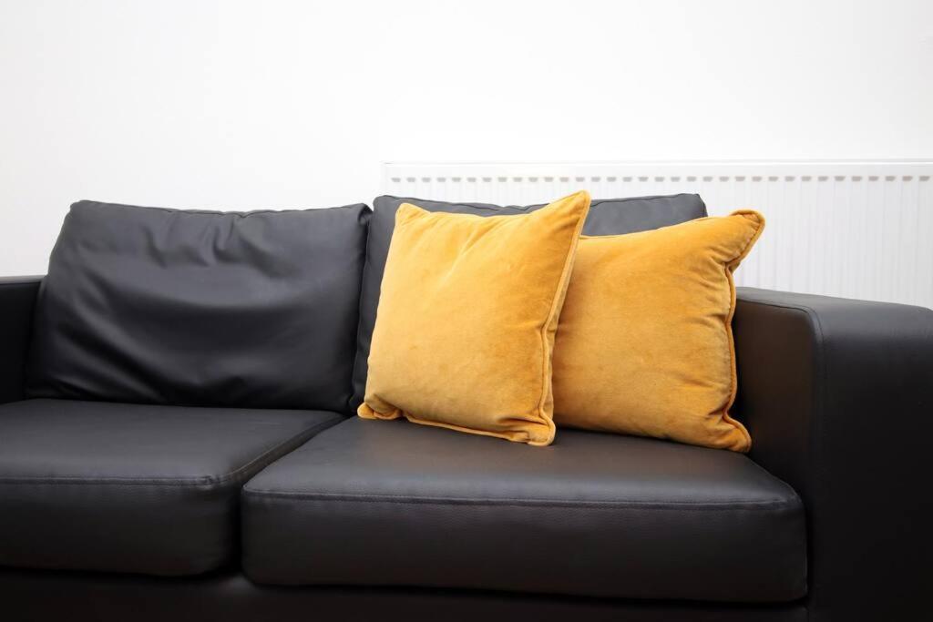 Holiday House For 7 Guests, Free Wi-Fi & Self Check-In Explore Newport Villa Ngoại thất bức ảnh