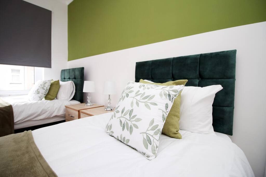 Holiday House For 7 Guests, Free Wi-Fi & Self Check-In Explore Newport Villa Ngoại thất bức ảnh